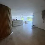 Amplia casa con piscina a 40 mts de playa en Castillo Grande