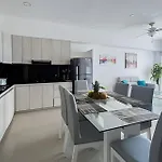Apartamento 2 Dormitorios Laguito. Vista Mar