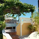Charming Colonial Home With Pool, Walled City