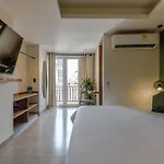 De La Cruz Studio Apartments
