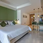 De La Cruz Studio Apartments