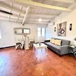 Lovely Duplex With Balcony!