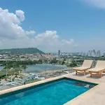 Trendy Loft In Old City - Rooftop Pool