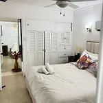 Cozy Guest Friendly Apartment