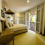 Auaecoco Hotel