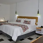 Hlu Hoteles
