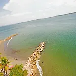 Caribbean Beach - Livin Colombia