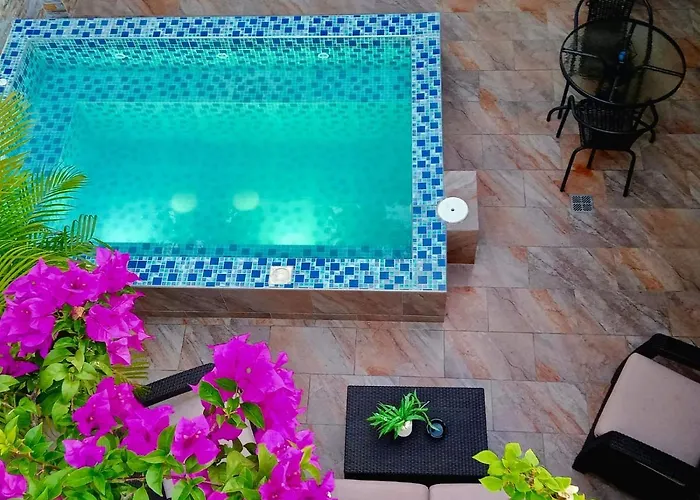 Guest Friendly Boutique House In Great Location