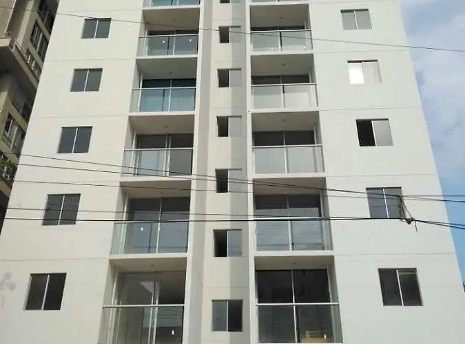 Apartamento con balcón y cerca al mar