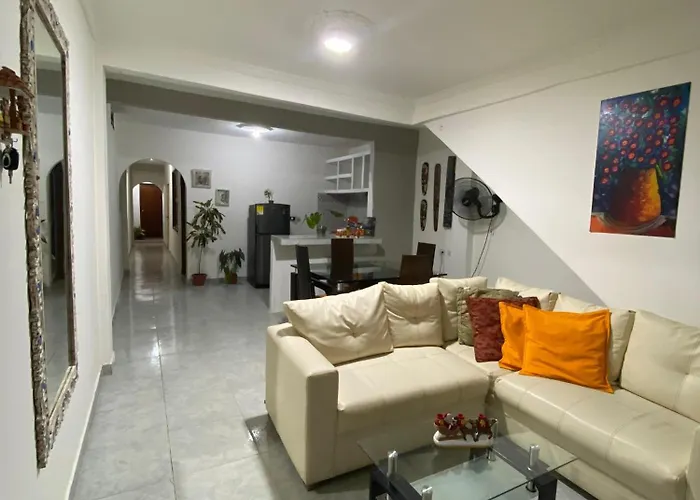 Casa Alojamiento Entero - Cerca Al Castillo San Felipe