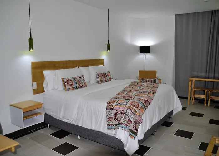 Hlu Hoteles