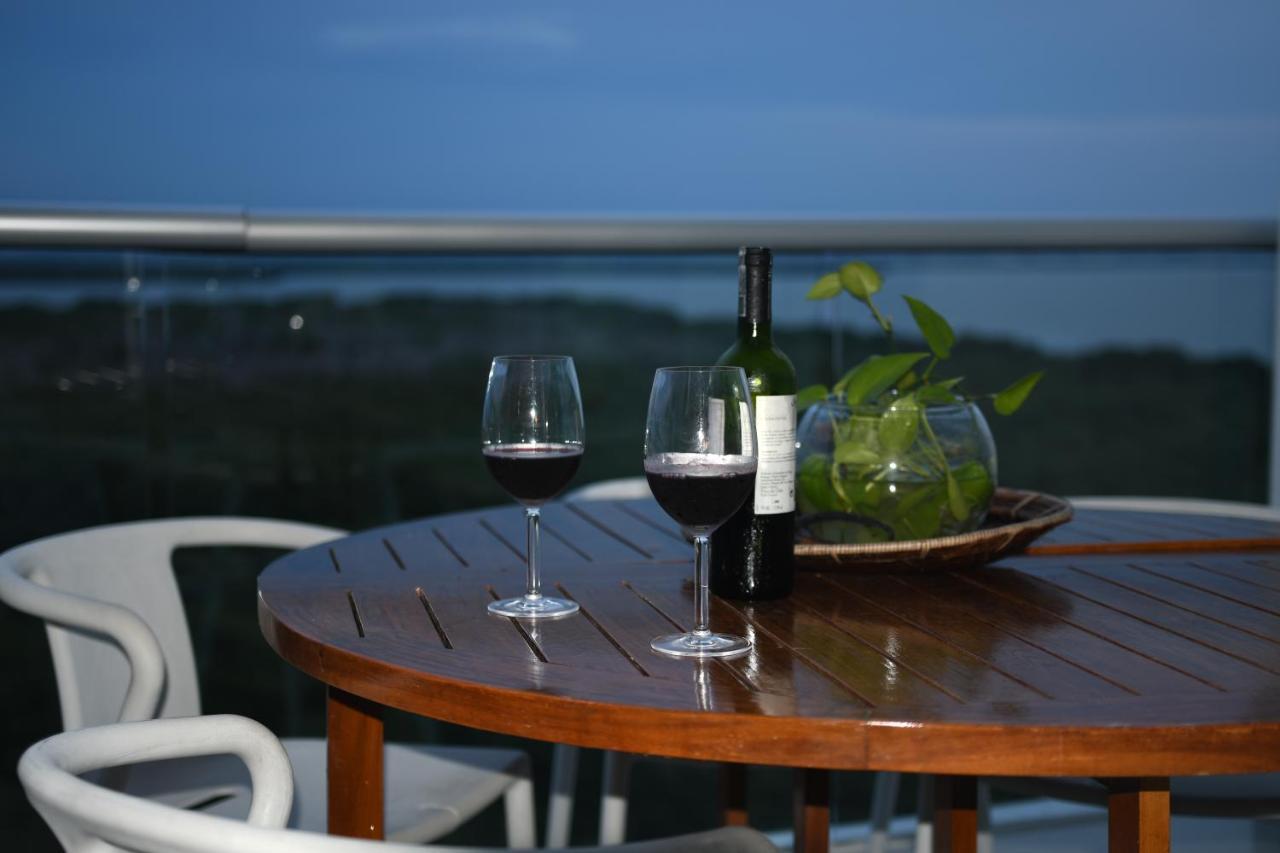Hermoso Apartamento: Beachfront Comfort With Direct Access Apartment