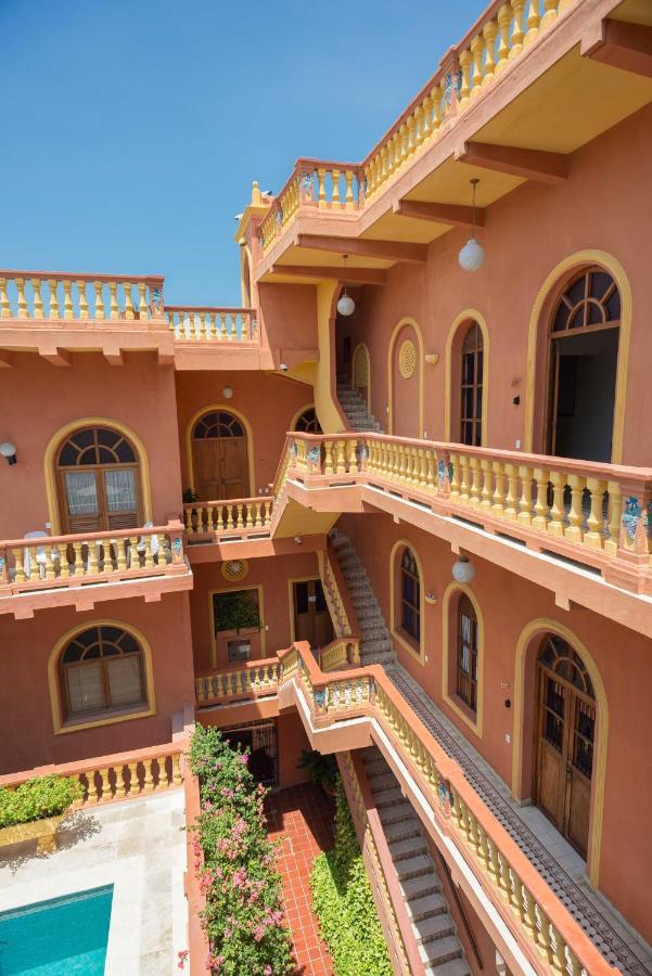 Colonial With Swimming Pool Ana Maria