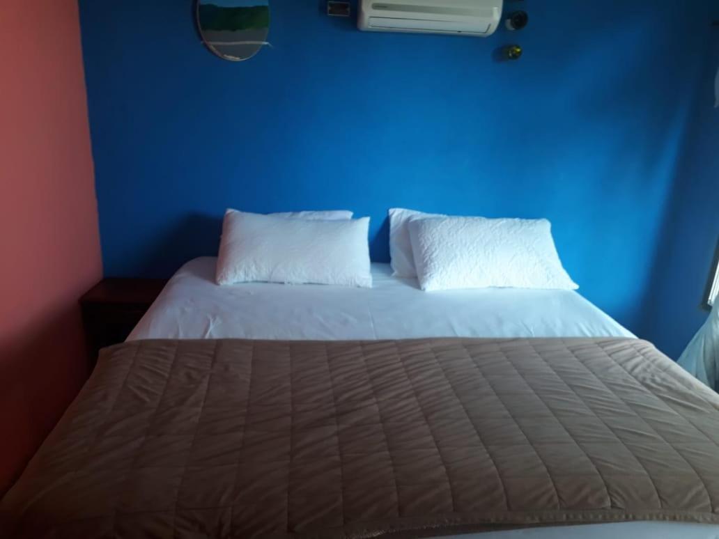 Hostal Punta Canoa *