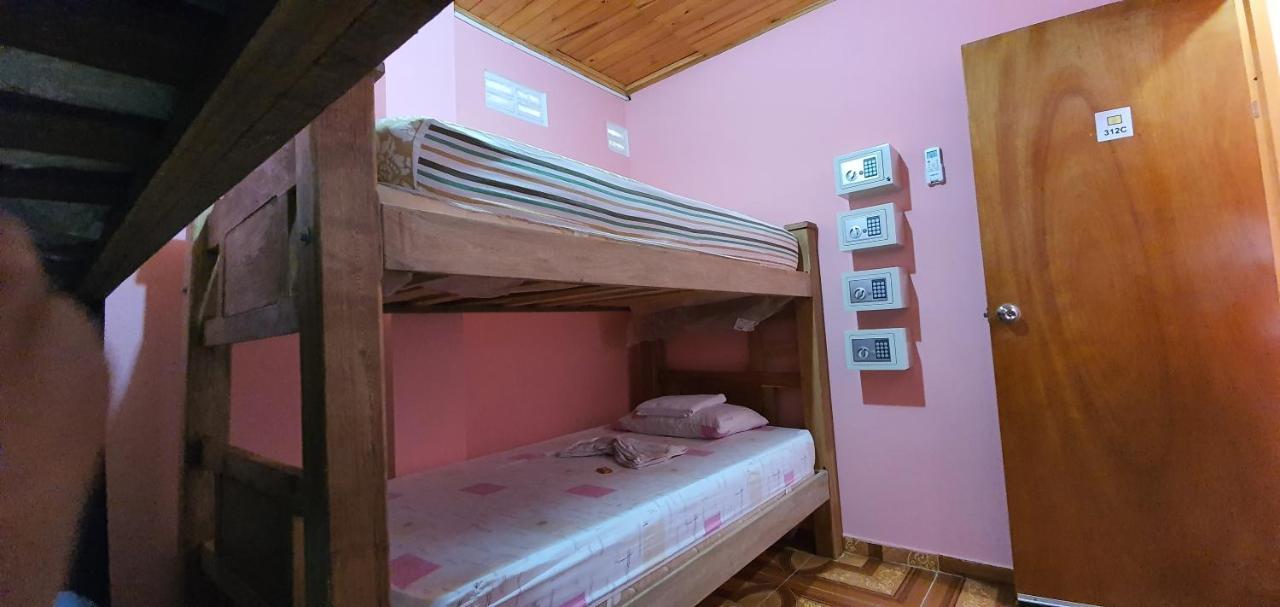 Happy Day Hostal