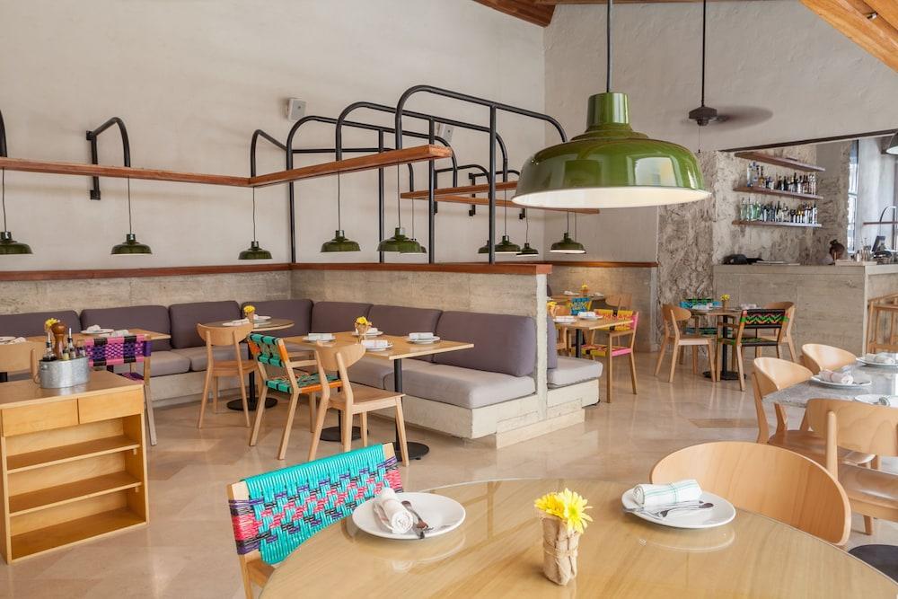 Nacar Cartagena, Curio Collection By Hilton