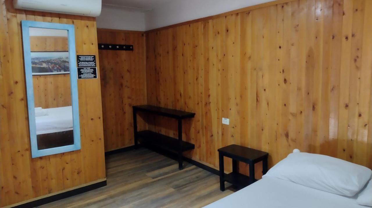 Mamabella Hostal *