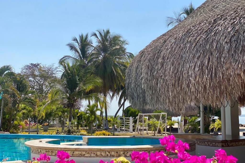 Camatajua Baru House, Casa Con Playa En Isla Baru *