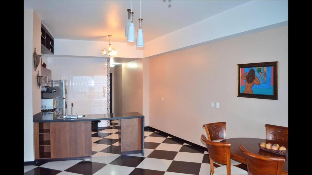 Apartamento Apto frente al mar, El Laguito, Entire apartment beachfront *