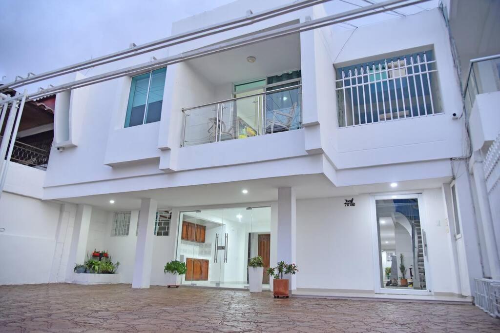 Cozy 1br Walking Distance To Airport/beach