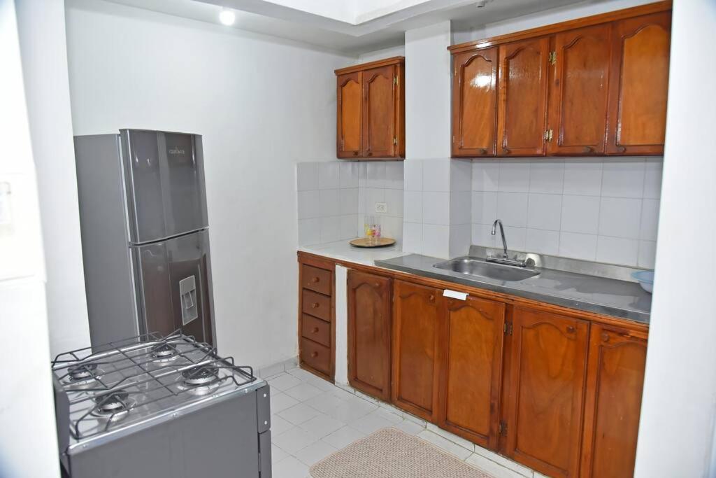 Modern 2br Walking Distance From Airport