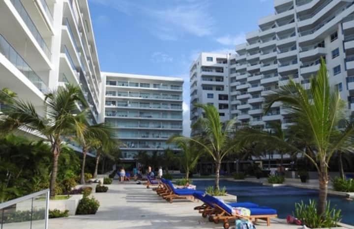 Hermoso Apartamento: Beachfront Comfort With Direct Access Apartment