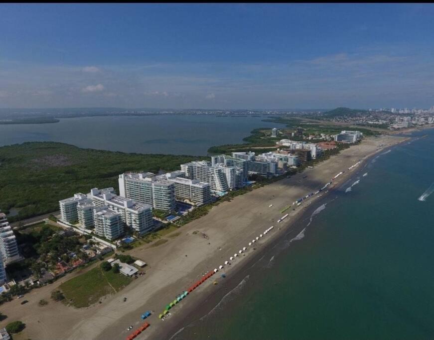Hermoso Apartamento: Beachfront Comfort With Direct Access Apartment *