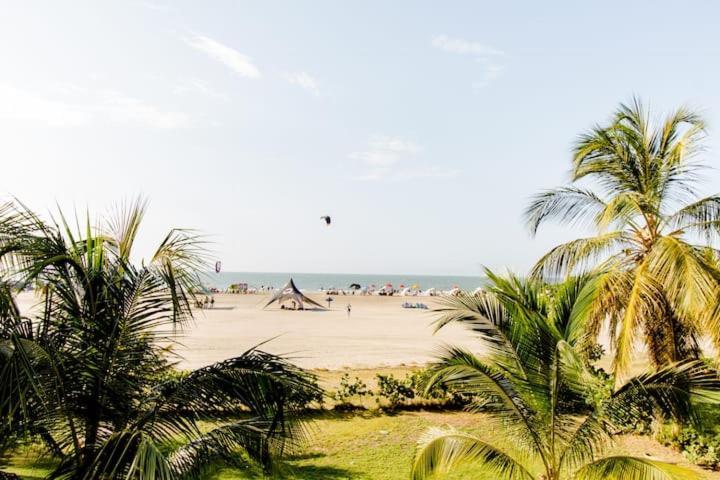Apartment Hermoso Apartamento: Beachfront Comfort With Direct Access Cartagena