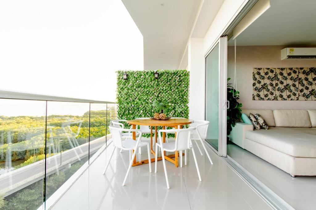 Hermoso Apartamento: Beachfront Comfort With Direct Access Apartment *