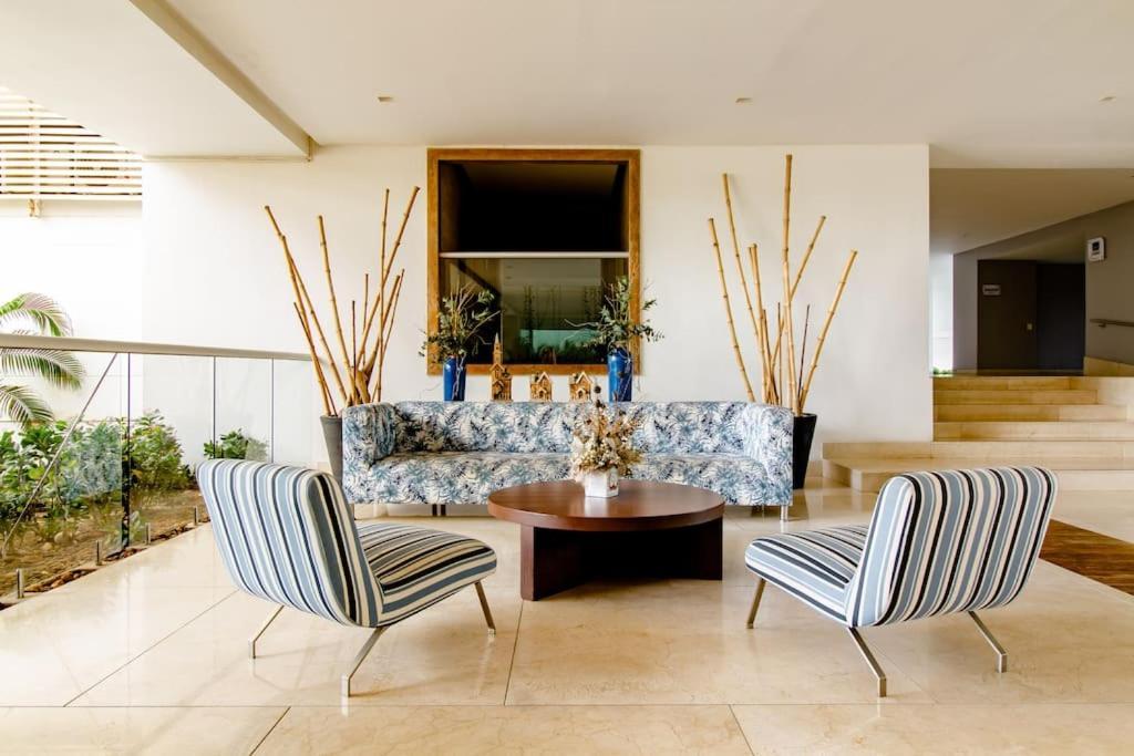 Hermoso Apartamento: Beachfront Comfort With Direct Access Apartment