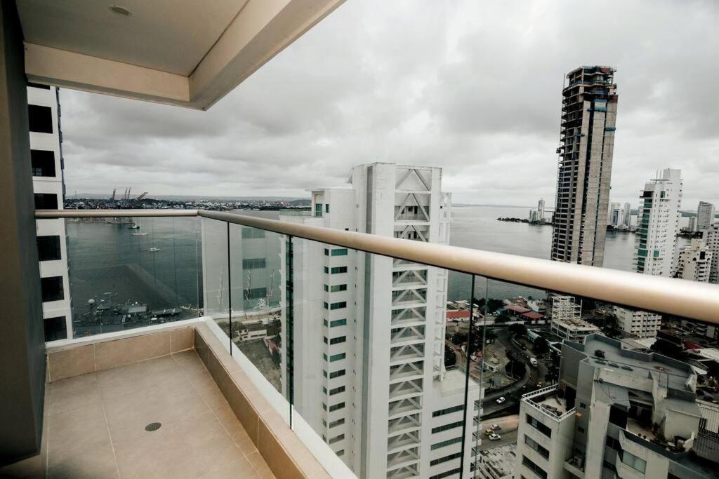 Beautiful Beachfront Apt In Bocagrande *