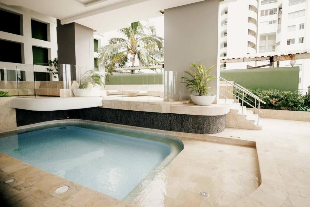 Beautiful Beachfront Apt In Bocagrande Apartamento