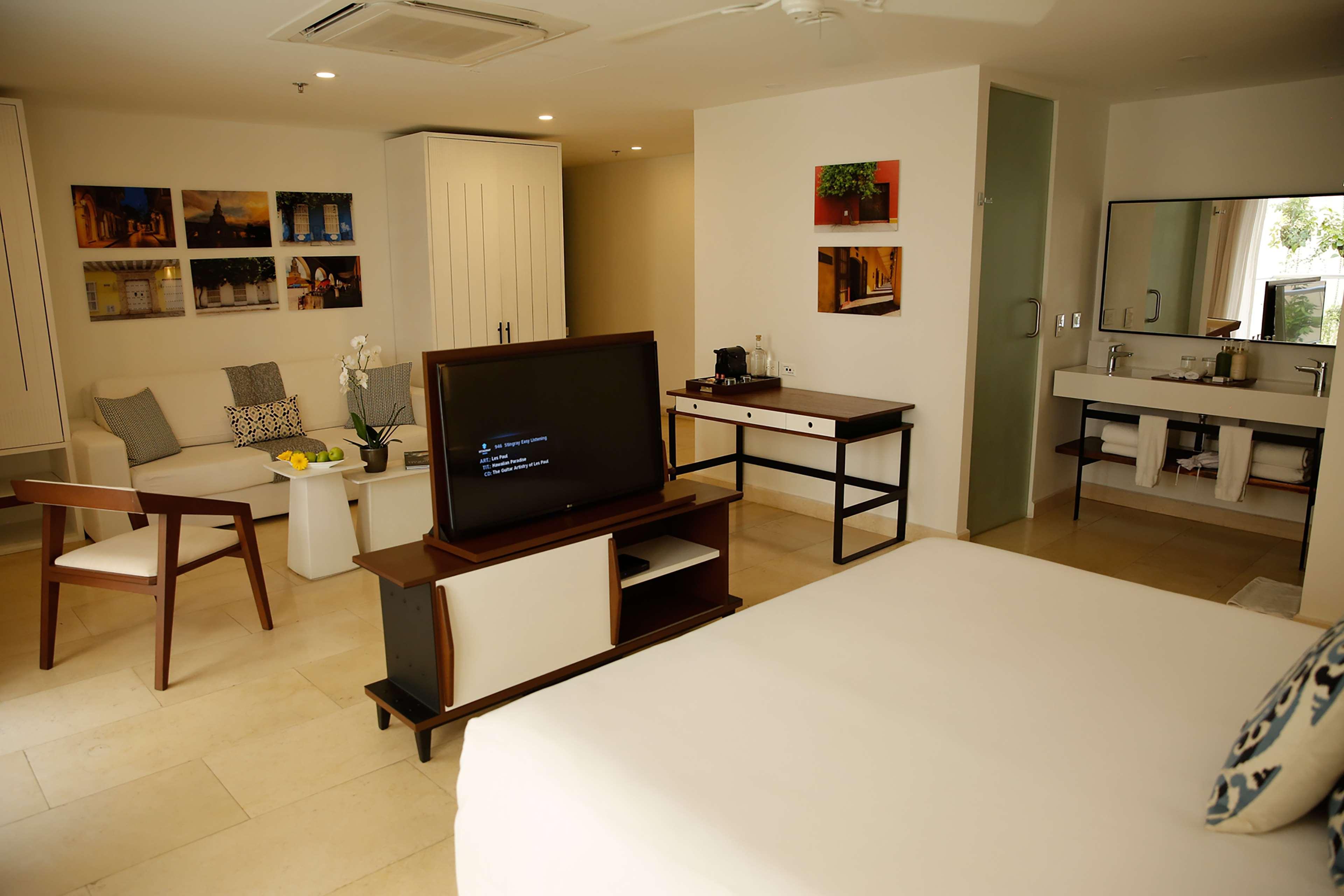 Nacar Cartagena, Curio Collection By Hilton