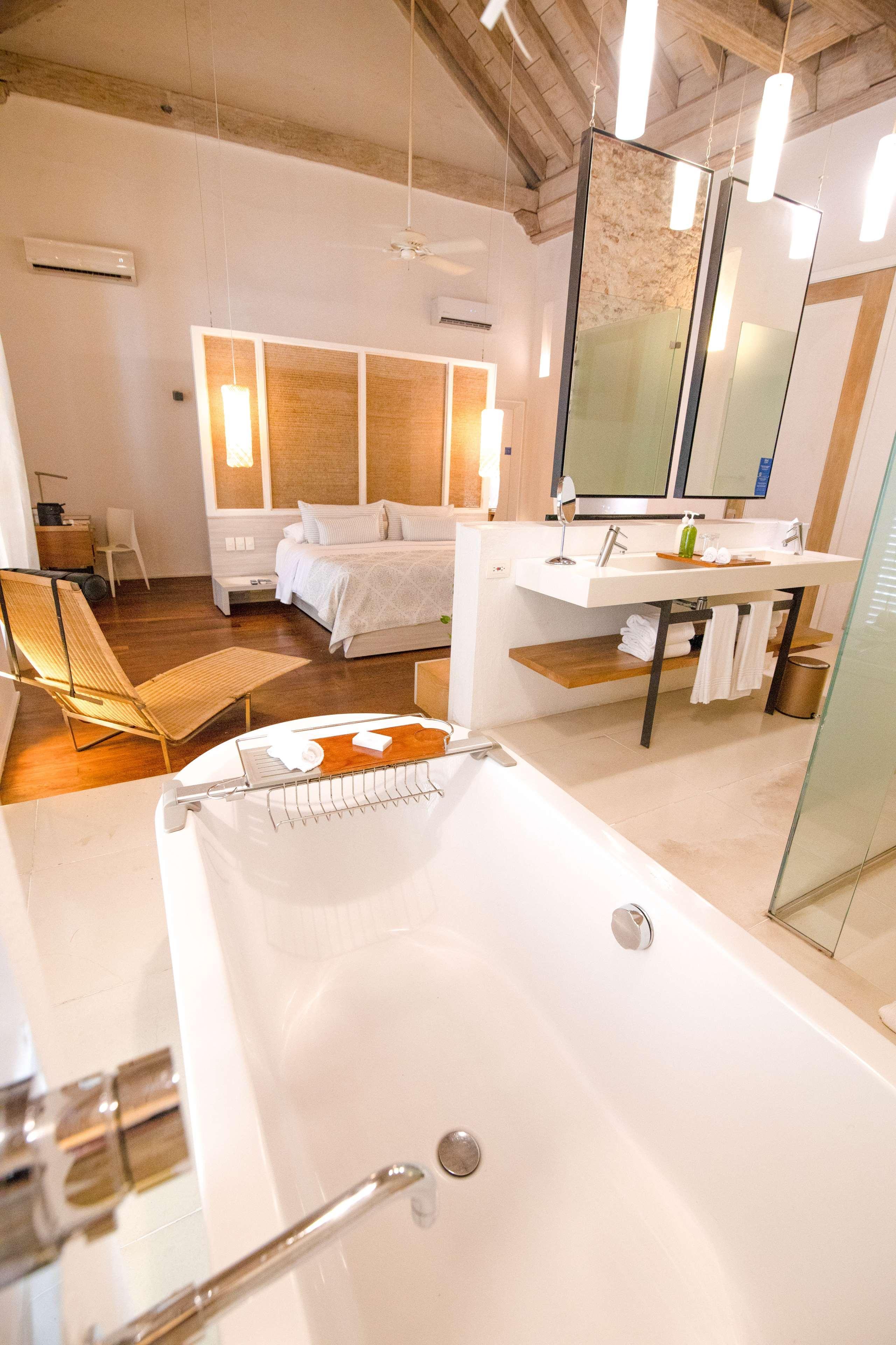 Nacar Cartagena, Curio Collection By Hilton