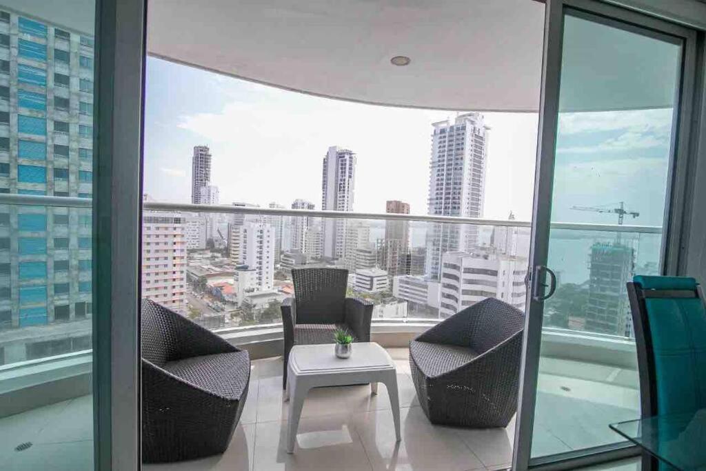 Apartamento Bocagrande Vista Al Mar Piso 21 *