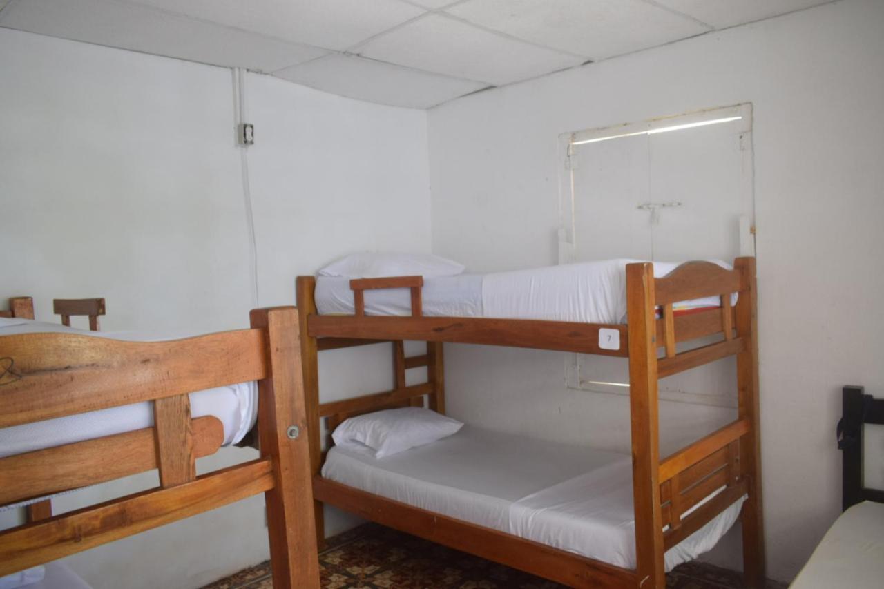 Hostal Hosting And Travel Services 420