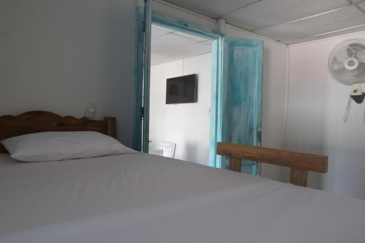 Hostal Hosting And Travel Services 420