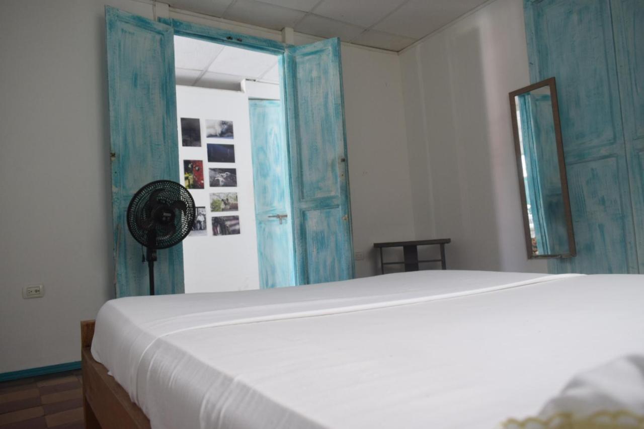 Hosting And Travel Services 420 Hostal Cartagena