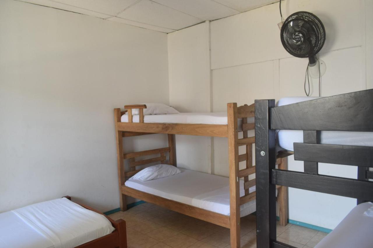 Hosting And Travel Services 420 Hostal *