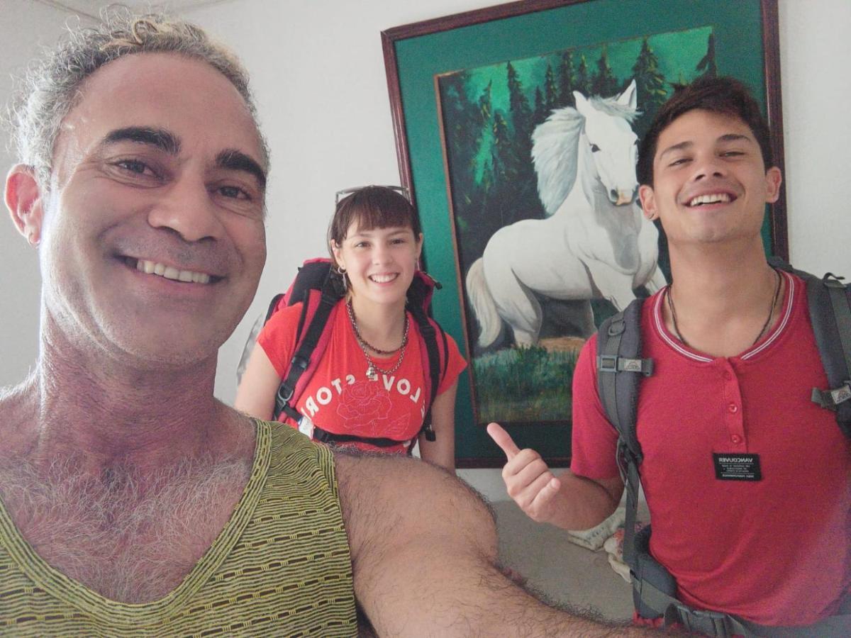 El Caballo Blanco 4-20 Pensión *