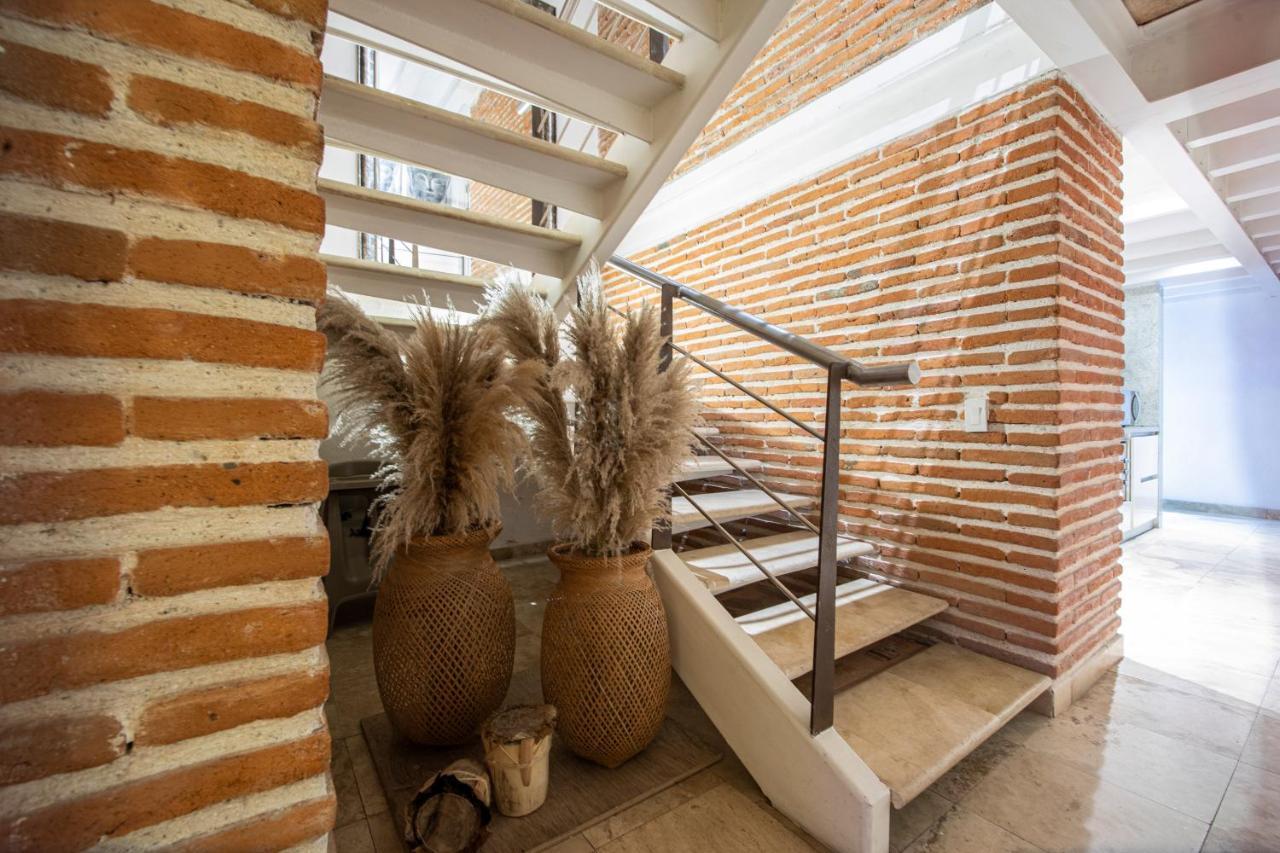 Santos De Piedra Exclusive - The Location