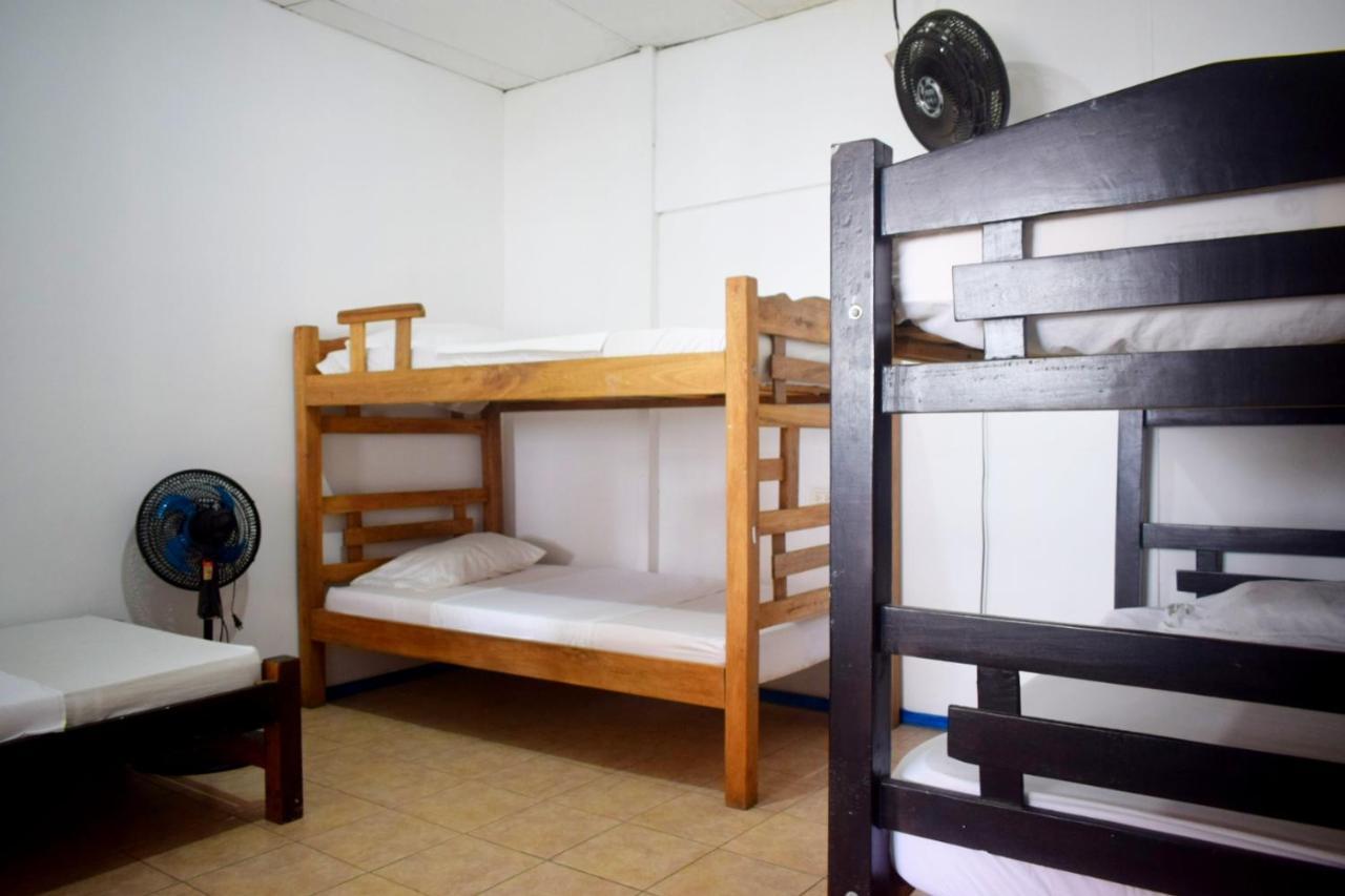 Hosting And Travel Services 420 Hostal *