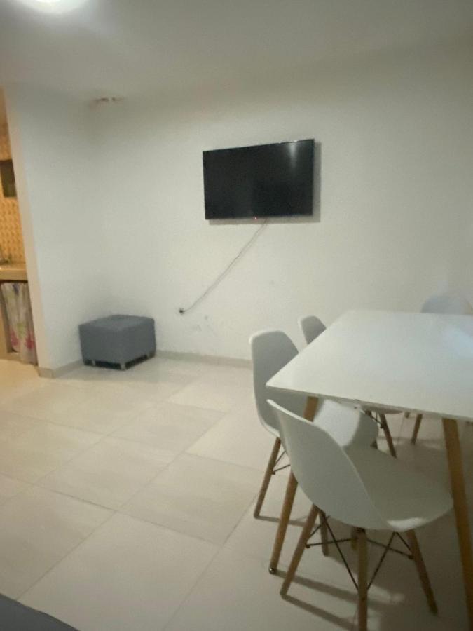 Alojamiento Casa Blanca , A 5 Min Del Aeropuerto Y Playas ! * Cartagena