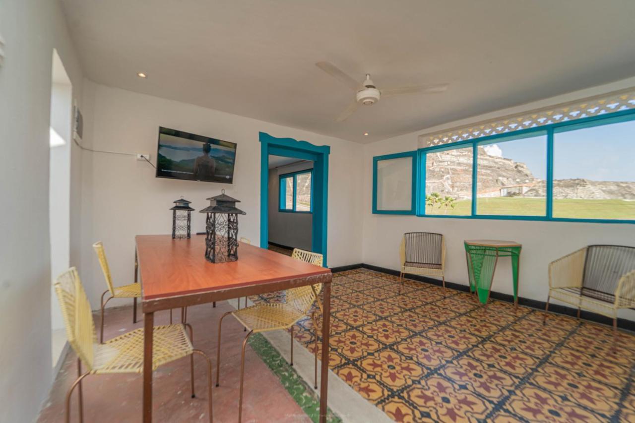 Pensión Barajas House