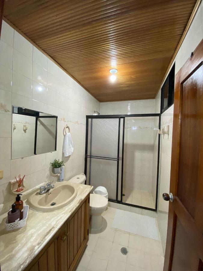 Guest house Independientes Cerca Al Aeropuerto 3 *