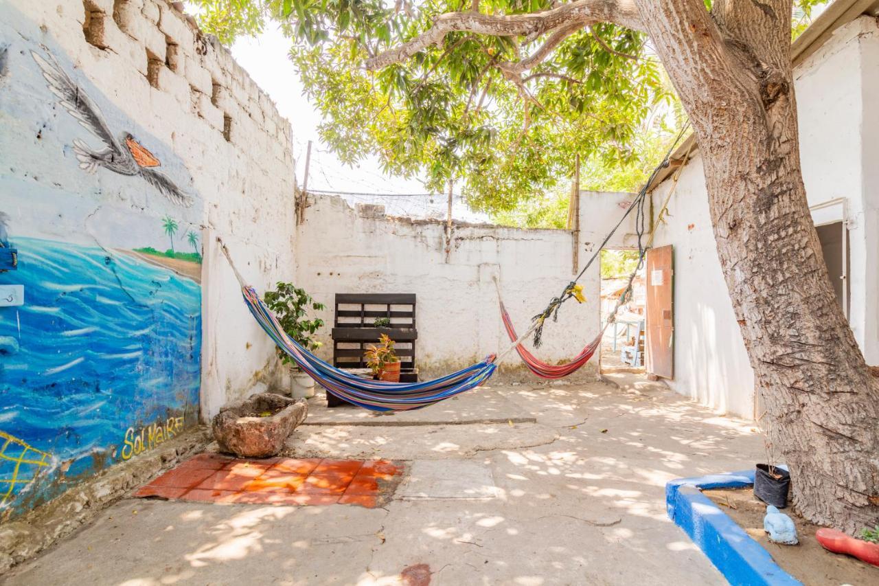 Hostal Hosting And Travel Services 420 *