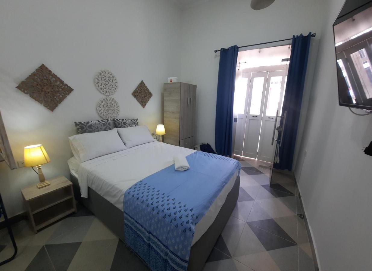 Gs 996 Habitación en casa particular Cartagena