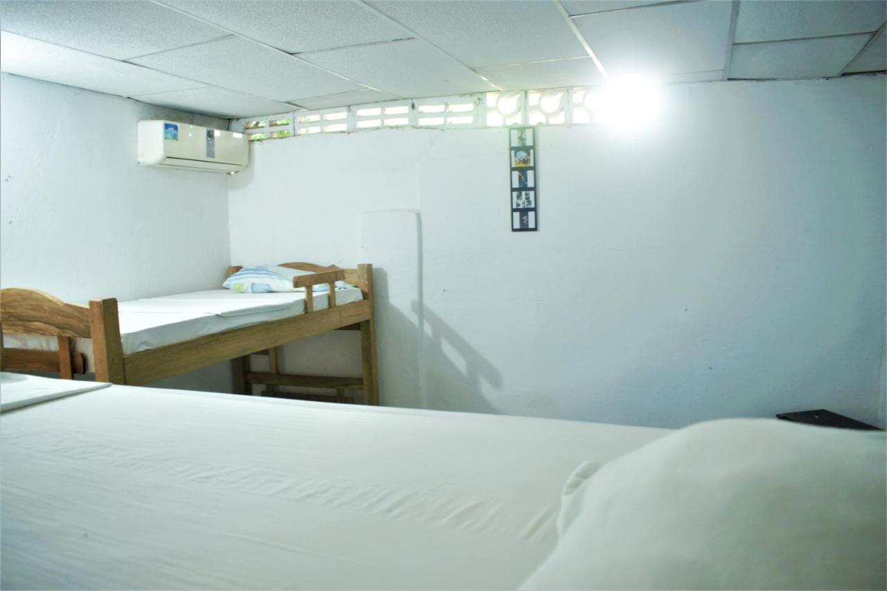 Hostal Hosting And Travel Services 420 *