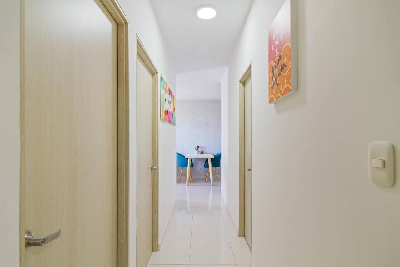 Acogedor En Piso Alto Apartamento *