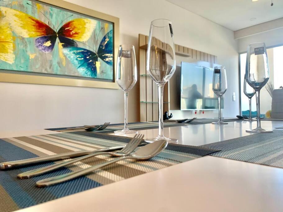 19th Floor Luxury Bay View